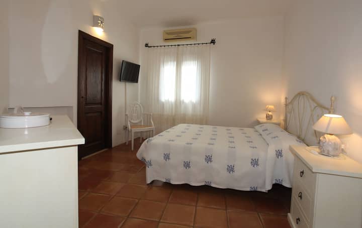 Спалня - спалня с малко двойно легло