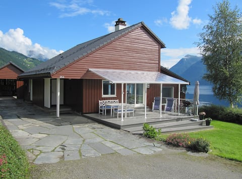 Newly renovated and modern house on a fruit farm in Hardanger