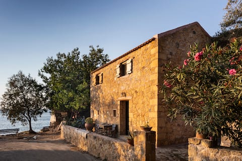 Traditional House KYMA, on the beach