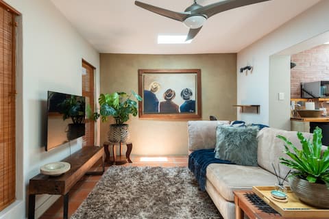 Unit 2 an upmarket, fully equipped private suite