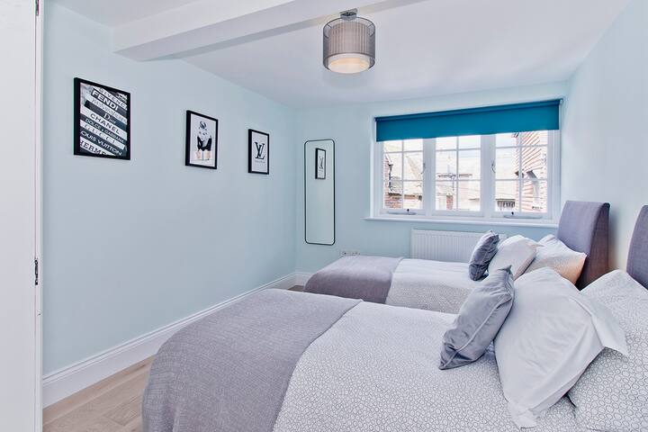 Chambre à deux lits au premier étage