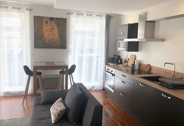 PailleMaille, 8 min. Stan Square, bright spacious