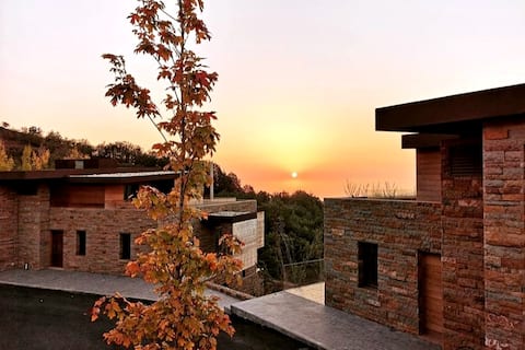 Peaceful Mountain Chalet, 2BR Duplex.4 Pools Faqra