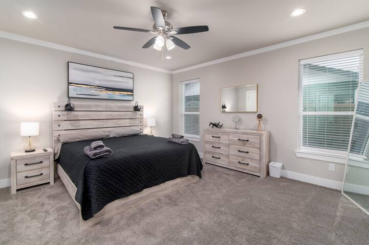 Dallas Luxury 4BR New Build Great For Large Groups gallery image 5