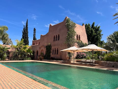 Babeloued: Beautiful home with staff