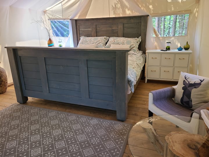 Custom King size bed with Sealy "posturepedic Memory foam mattress" with Quality linens. High powered lanterns and cell phone bank for multiple recharges. Raised GlampingTent is huge at 14ft x16 ft x9 ft tall sitting on a solid wood deck.