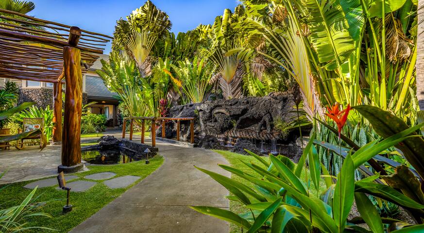 Luxury Villa Steps to Ocean w/ 3+ Bedroom Sleeps 8 gallery image 2