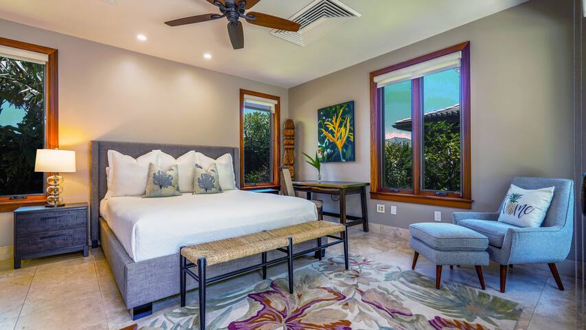 Luxury Villa Steps to Ocean w/ 3+ Bedroom Sleeps 8 gallery image 4