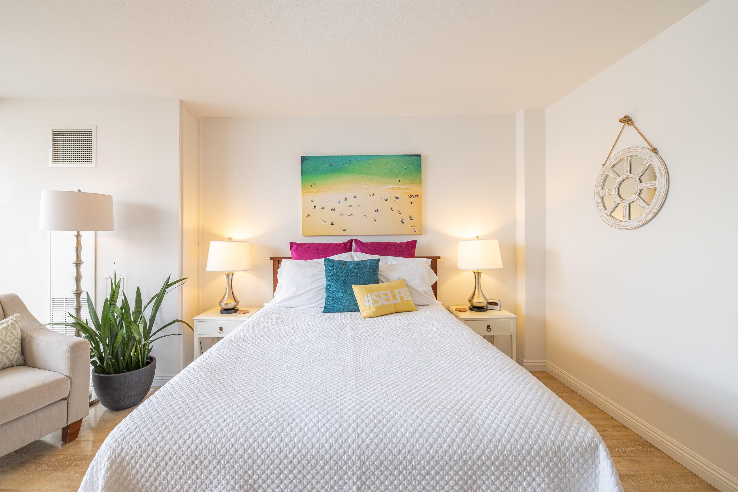 Condo in Honolulu · ★4.79 · Studio · 1 bed · 1 private bath - Image 14