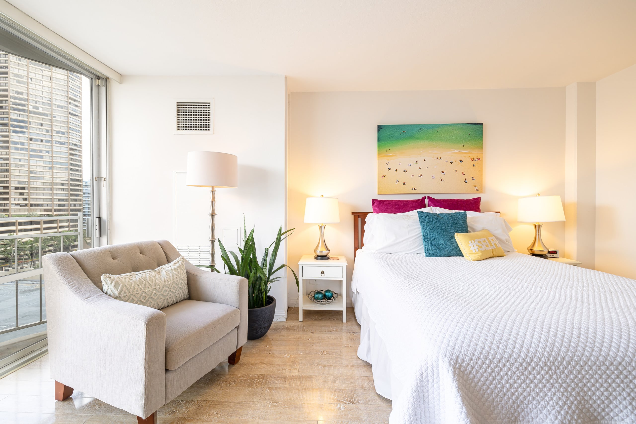 Condo in Honolulu · ★4.79 · Studio · 1 bed · 1 private bath - Image 2