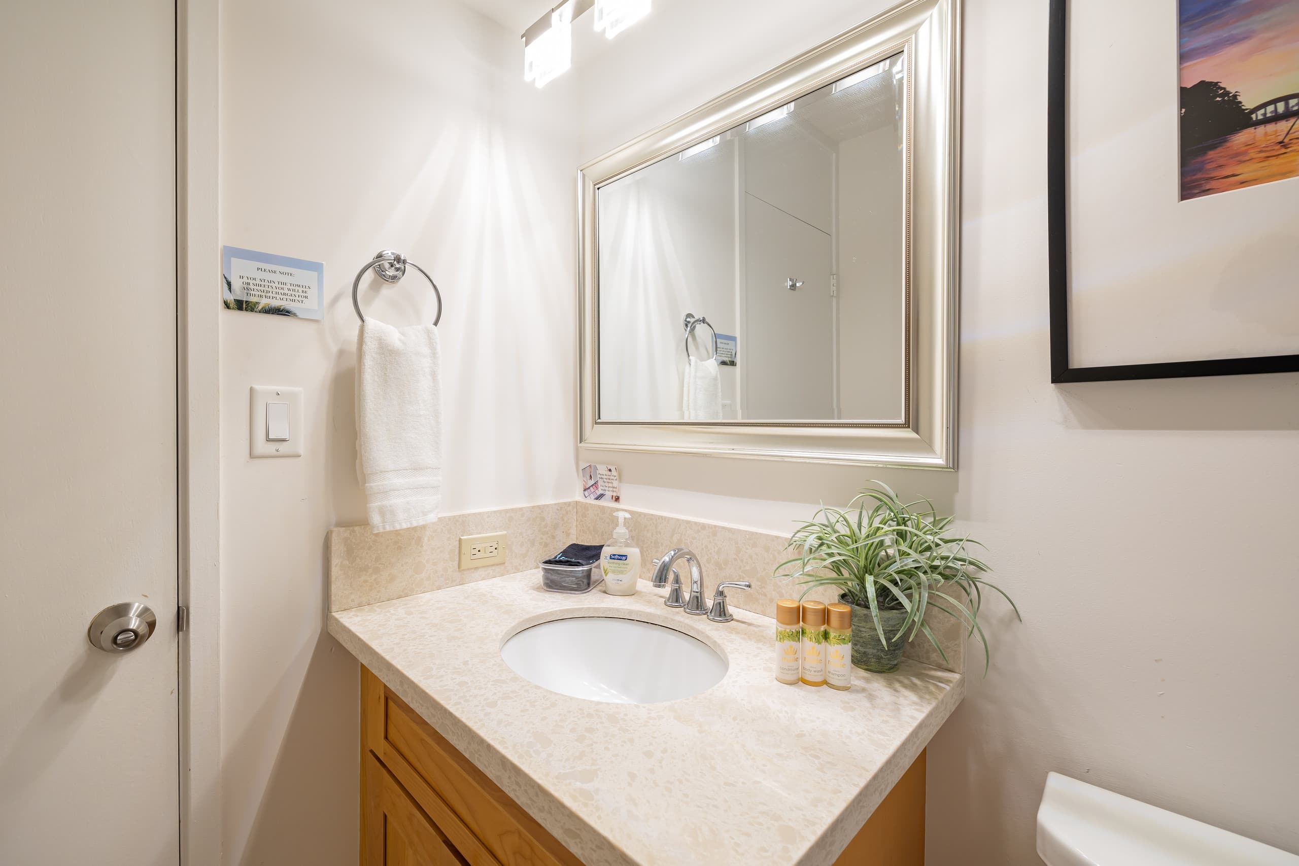 Condo in Honolulu · ★4.79 · Studio · 1 bed · 1 private bath - Image 13