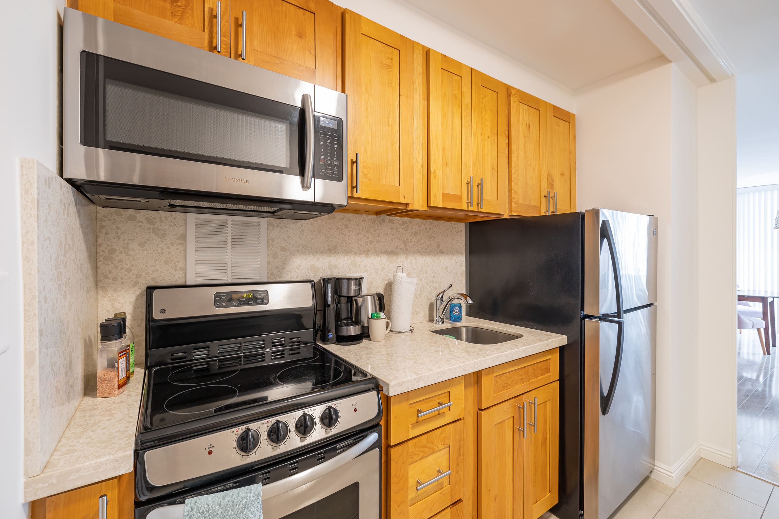 Condo in Honolulu · ★4.79 · Studio · 1 bed · 1 private bath - Image 10