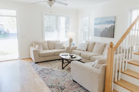 Spacious, Private, Clean | 4BR Near Downtown/UVA