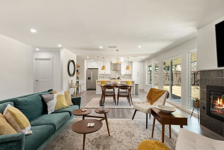 Modern & Spacious Oasis Minutes from Downtown