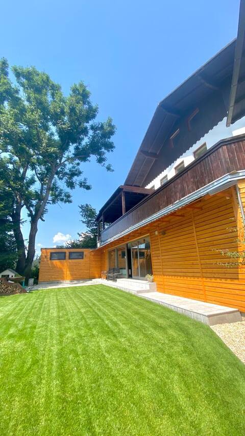 @VillaE25 Private spa in the mountains! No parties