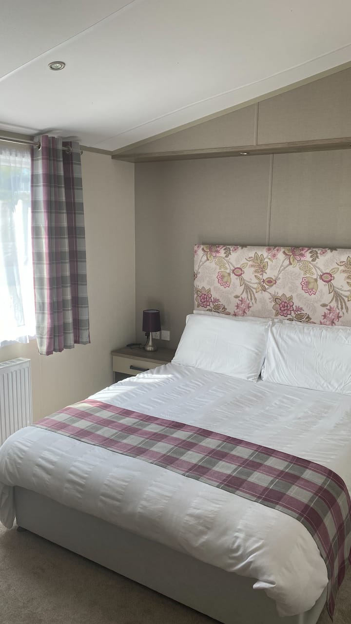 מיטה ראשית, חדר אמבטיה צמוד וחדר ארונות 