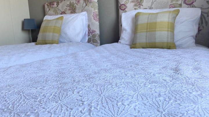 חדר זוגי עם מלתחה צמודה 