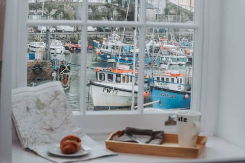 Front Line Harbour View Apartment