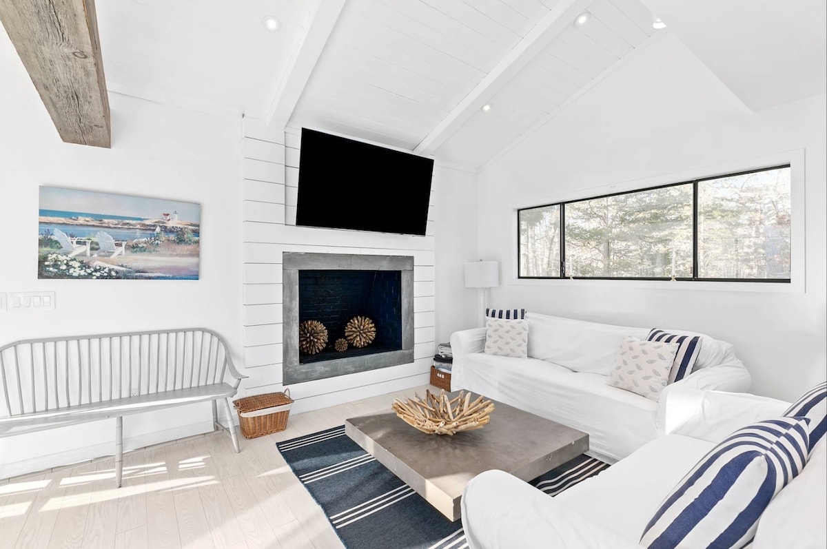 Top performing Airbnb: Hamptons Oasis, 5bed/4bath, 1 acre w/ Heated Pool in Springs