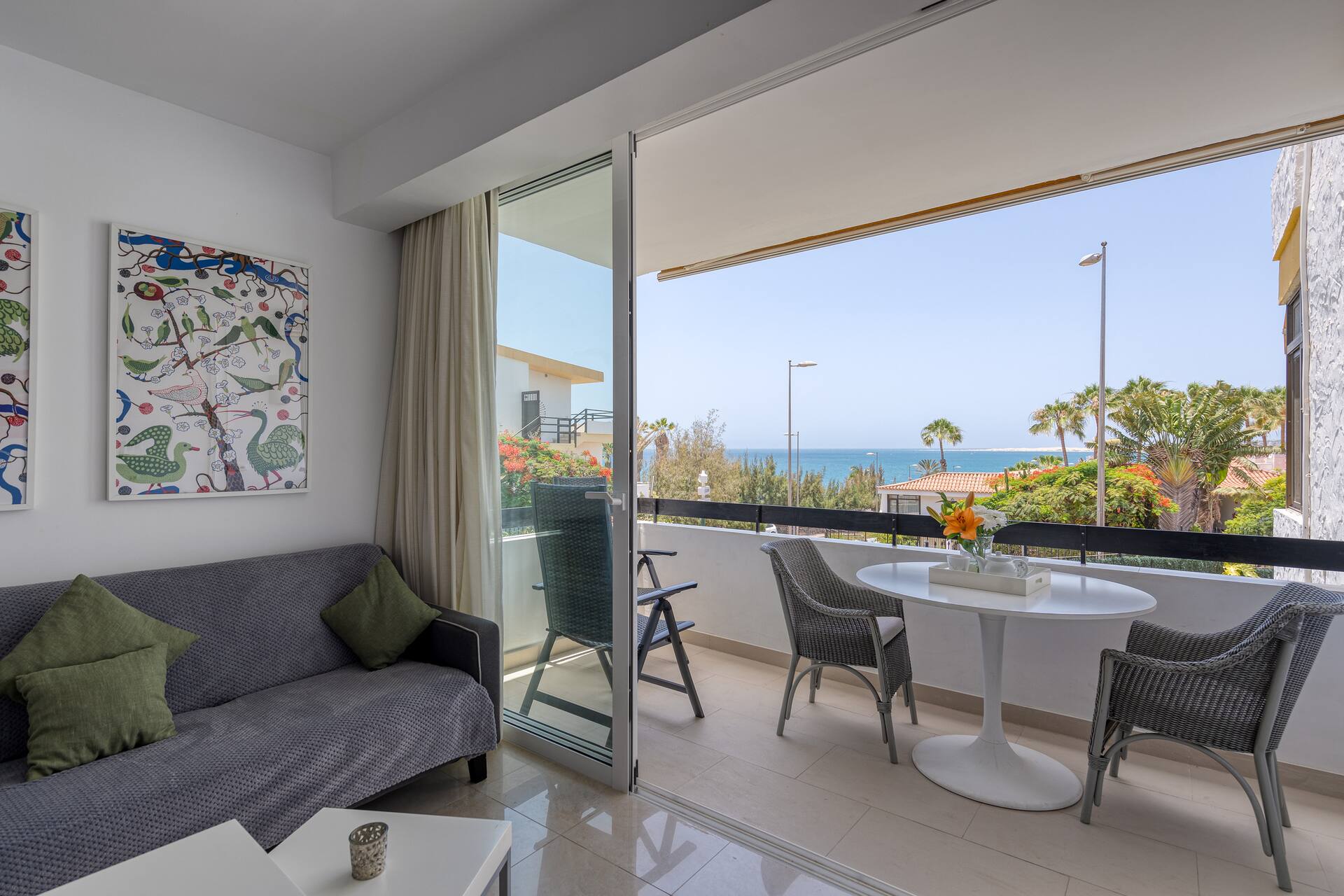 Enchanting Coastline Apartment