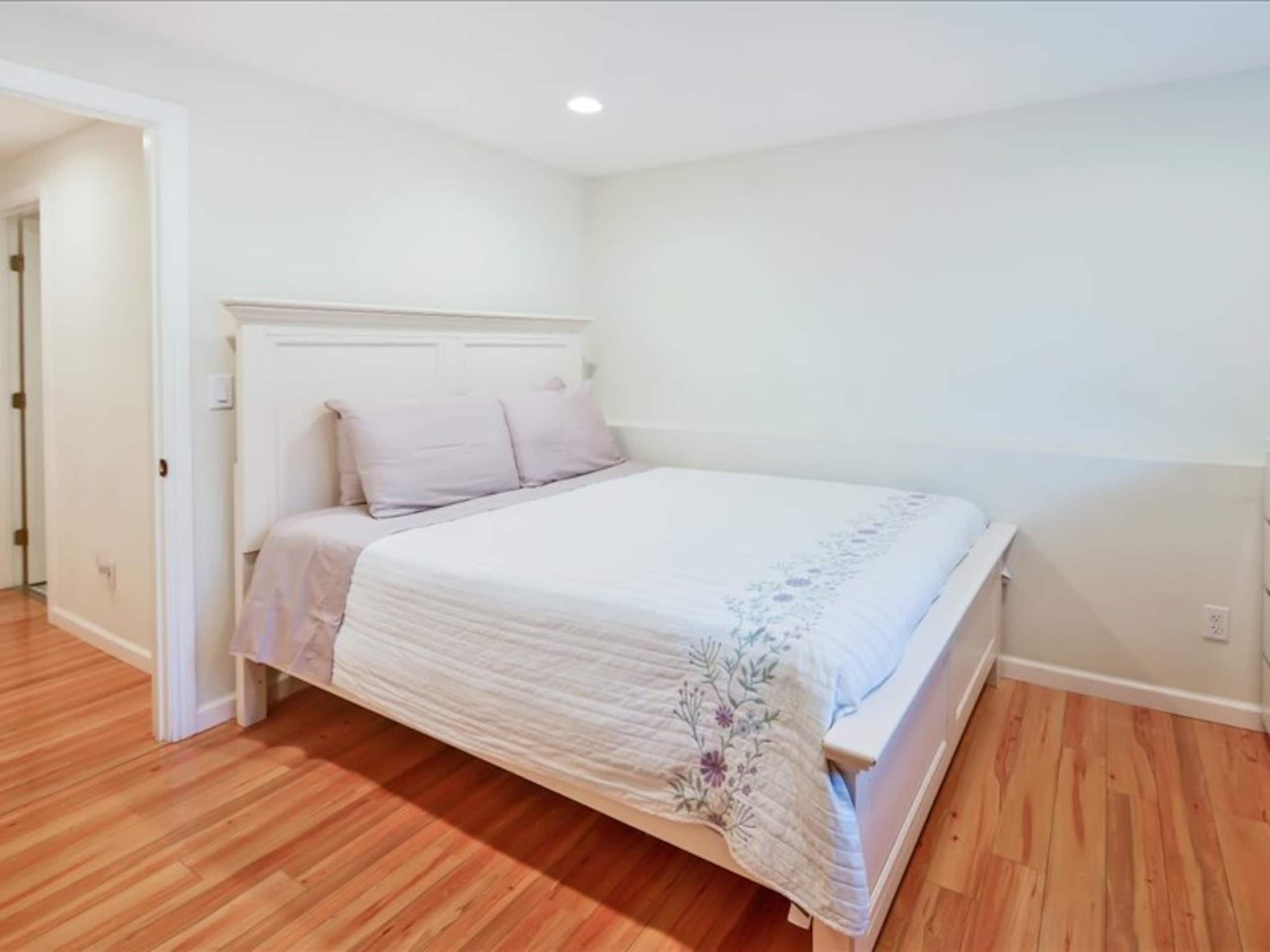 Home in San Francisco · ★4.84 · 2 bedrooms · 2 beds · 2 baths - Image 15