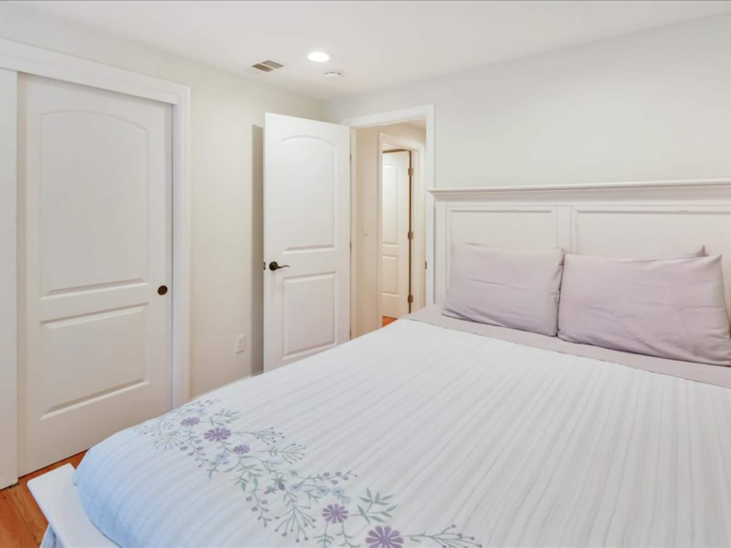 Home in San Francisco · ★4.84 · 2 bedrooms · 2 beds · 2 baths - Image 16