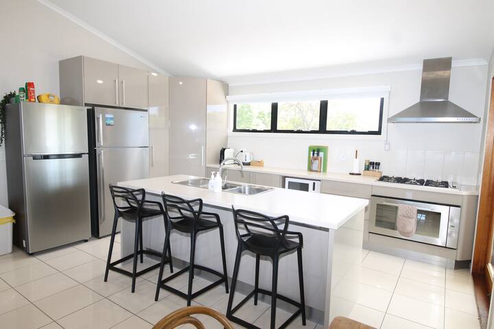 Nirvana – Spectacular Bay Views gallery image 4