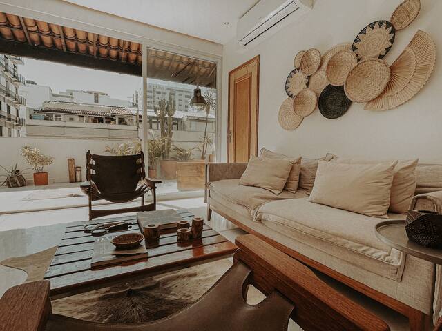 Bright 6bed Penthouse Seconds from Beach gallery image 5