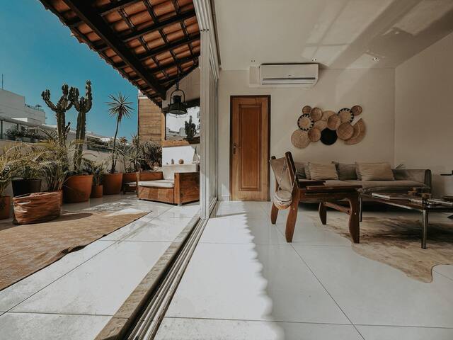 Bright 6bed Penthouse Seconds from Beach gallery image 4