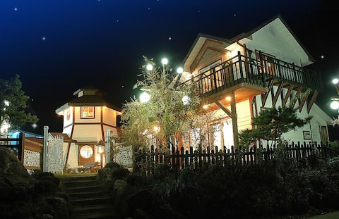 Seorak Sea Tree Pension # 2, a pension with both sea view and Seoraksan (Beethoven 20 pyeong)