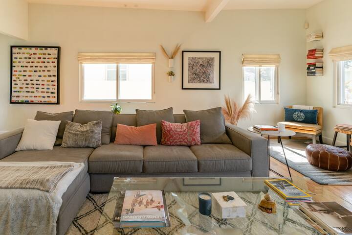 Family Friendly Beach House w/Big Backyard by LAX gallery image 5