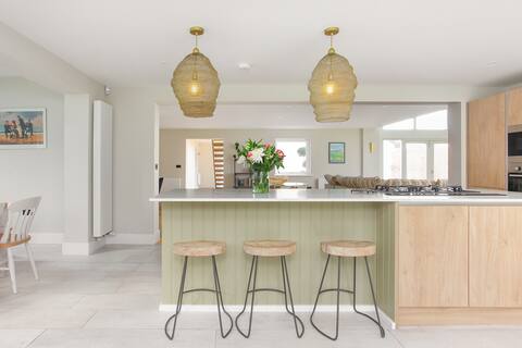 SandiBay, a modern villa with a pool and seaviews