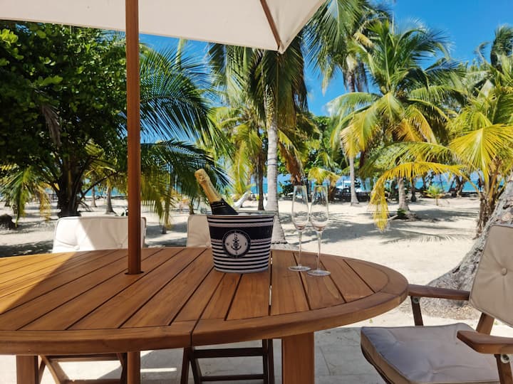 Cabin with private beach + 24/7-day Concierge + WiFi