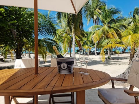 Cabin with private beach + 24/7 gate + WiFi