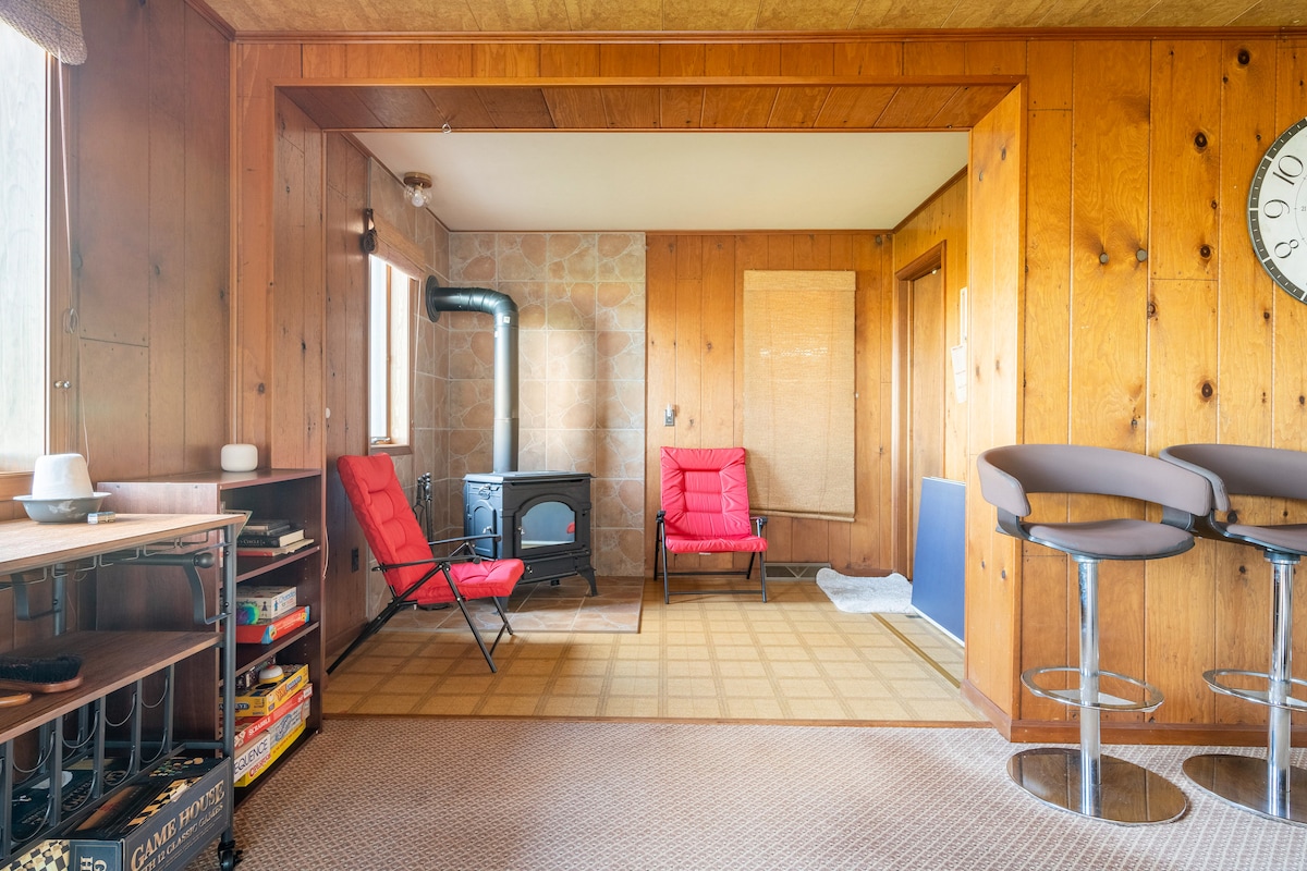 Airbnb Sai Rakshit Villa for your next rental : The Fun & Game.

If you are exploring best vacation, value for money, package deal of hosting an event + luxury stay in complete privacy, Kayaking-Fishing, Sai Rakshit Villa on Maurice River is the one.