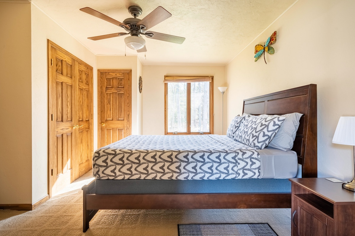 Airbnb Sai Rakshit Villa for your next rental : The 3rd Bedroom

If you are exploring best vacation, value for money, package deal of hosting an event + luxury stay in complete privacy, Kayaking-Fishing, Sai Rakshit Villa on Maurice River is the one.