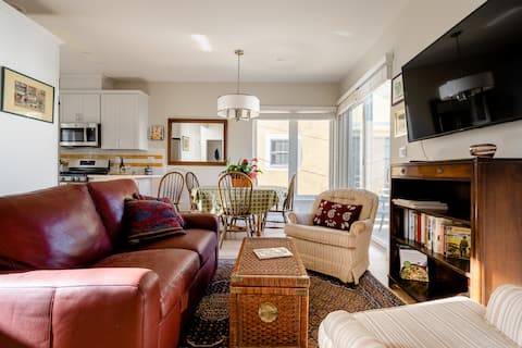 Popular Airbnb listing: New Modern 2 Bedroom unit in a Great Neighborhood. in East Sacramento