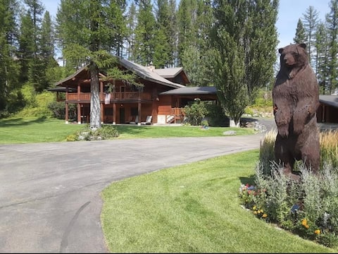 Beautiful log home retreat on 8+a, 10 min to GNP