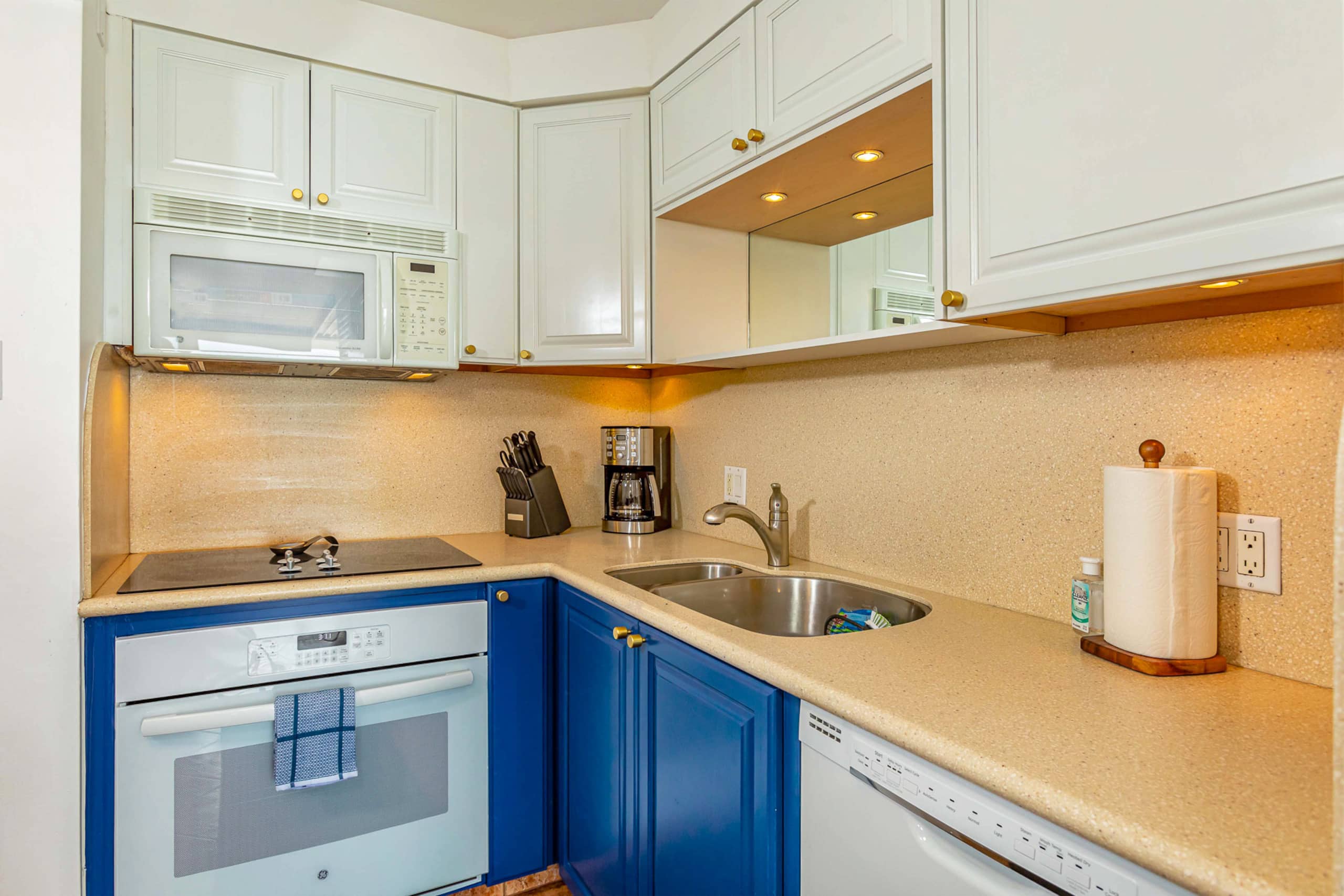 Condo in Kihei · ★4.96 · 2 bedrooms · 2 beds · 2 baths - Image 11