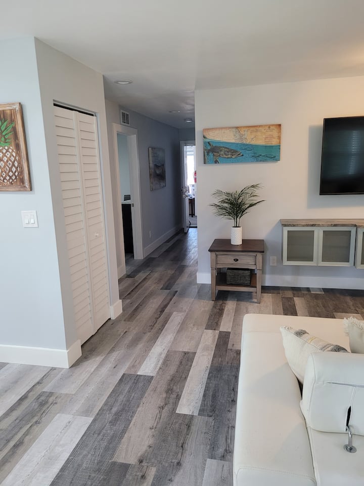 Pine Ridge Model Flat Lower Unit - Vineyards, FL