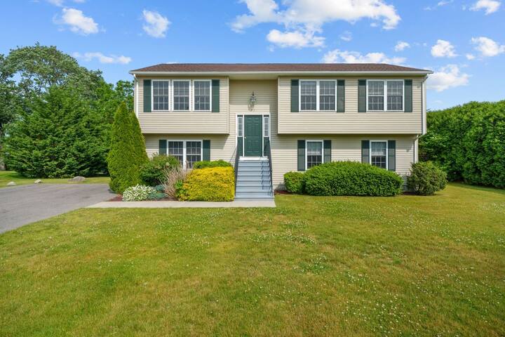 6 Bed 3 Bath with outdoor shower. Pets welcome! gallery image 2