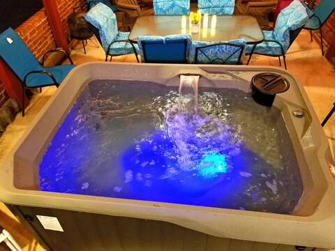 Home, Pavilion, Massage chairs, Hottub & fireplace