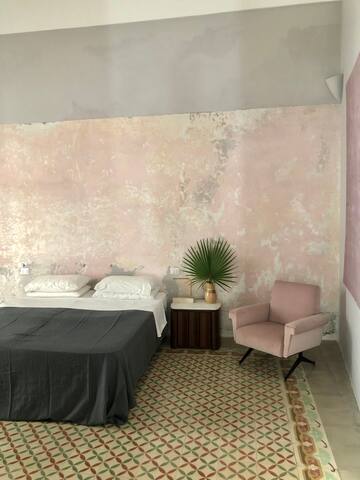 Elegant Palazzo from 1723 w/ Rooftop & Dip Pool! gallery image 4