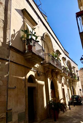 Elegant Palazzo from 1723 w/ Rooftop & Dip Pool! gallery image 3