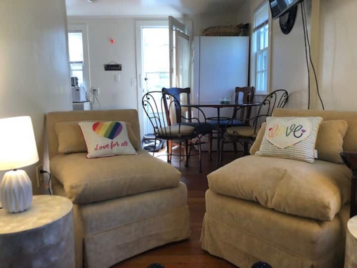 Cozy Rustic Cottage Getaway - Truro, MA