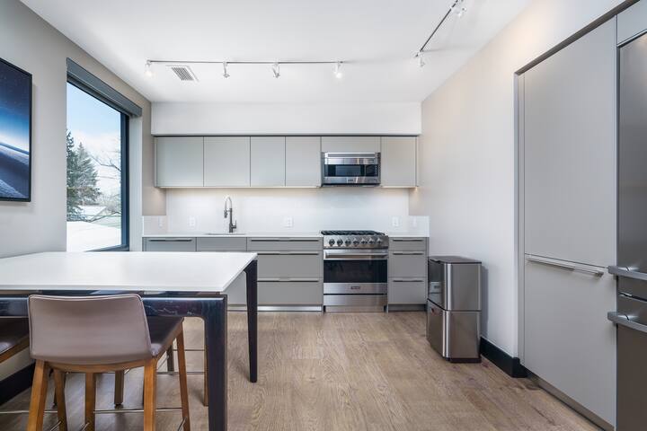 Walkable Denver Flat + Rooftop Patio | Tennyson St gallery image 3