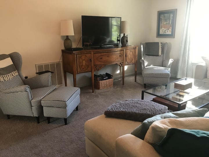 غرفة عائلية مع تلفزيون