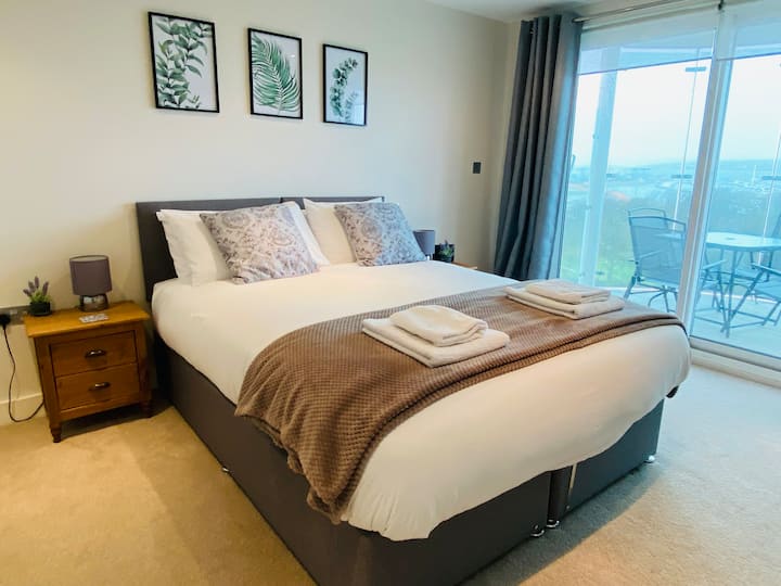 King bed or if you let us know we can divide into 2 x singles.