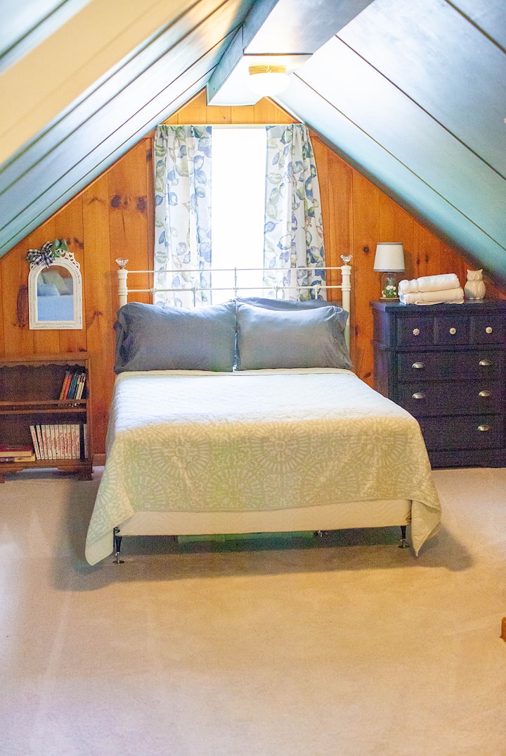 Loft sleeping area.  Full size bed. 