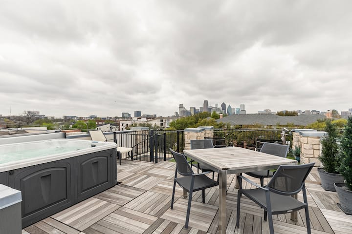 East Uptown Townhome W/ Downtown City View - Dallas, TX